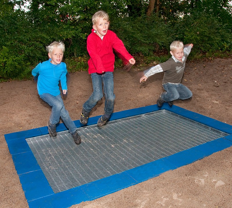 Stor + trampoline for offentlig bruk. TUV sertifisert trampoline